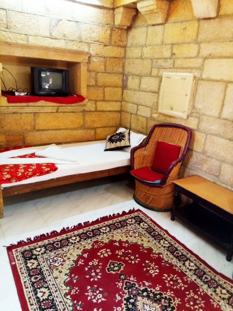 Vista Rooms at Old Royal Palace 6/38