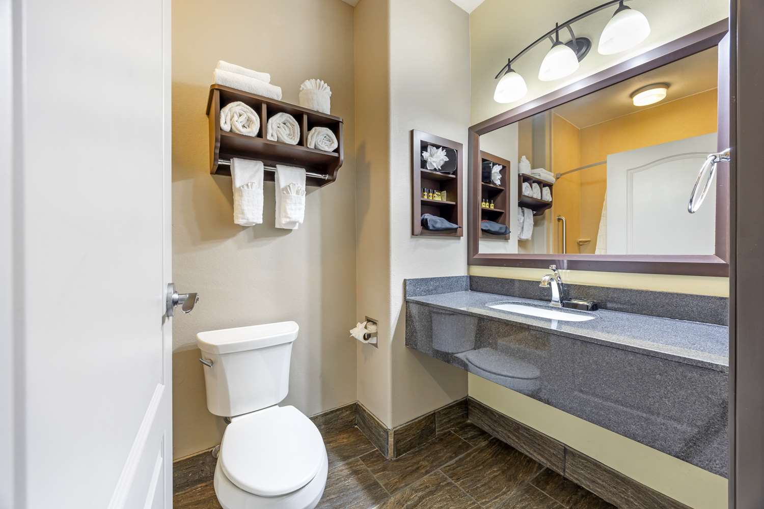 Suite, 2 Queen Beds, Sofa, Bathtub, Accessible 2/2