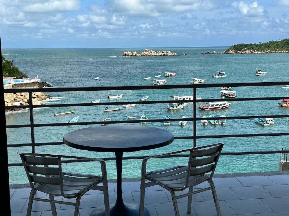 Acamar Beach Resort Acapulco 61/65