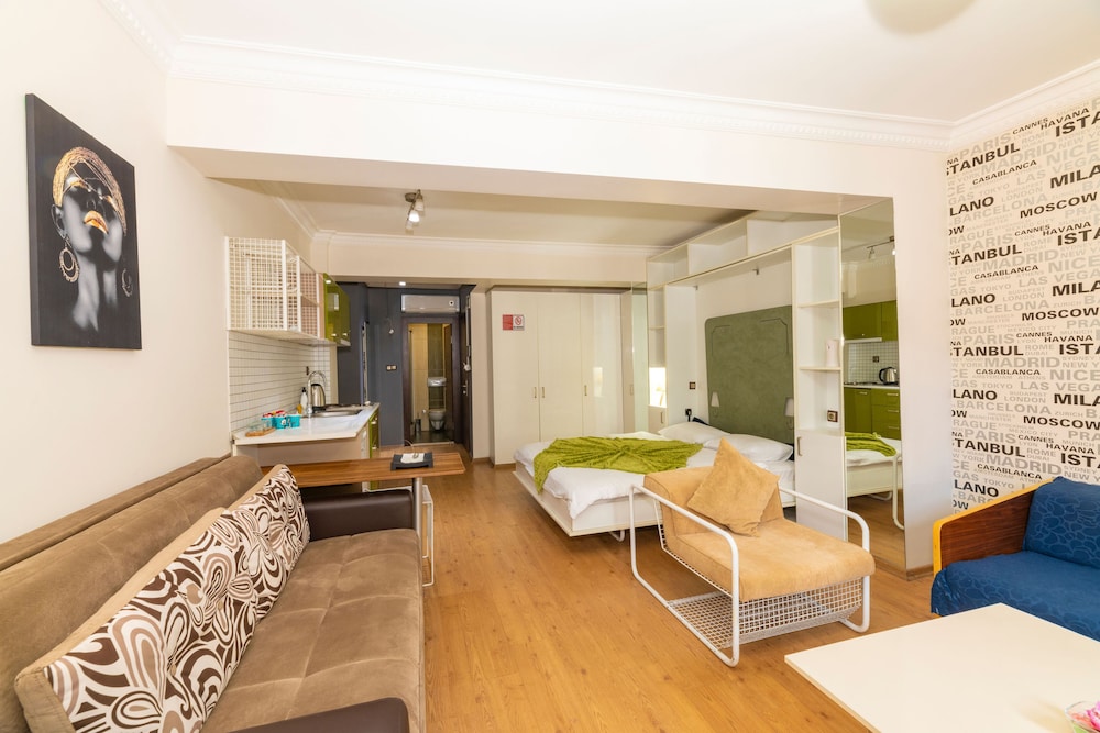 Opera House Hotel 53/64