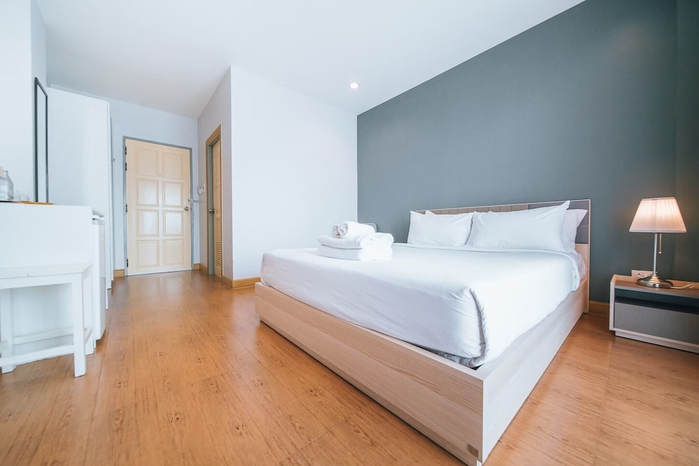 DELUXE, DOUBLE BED