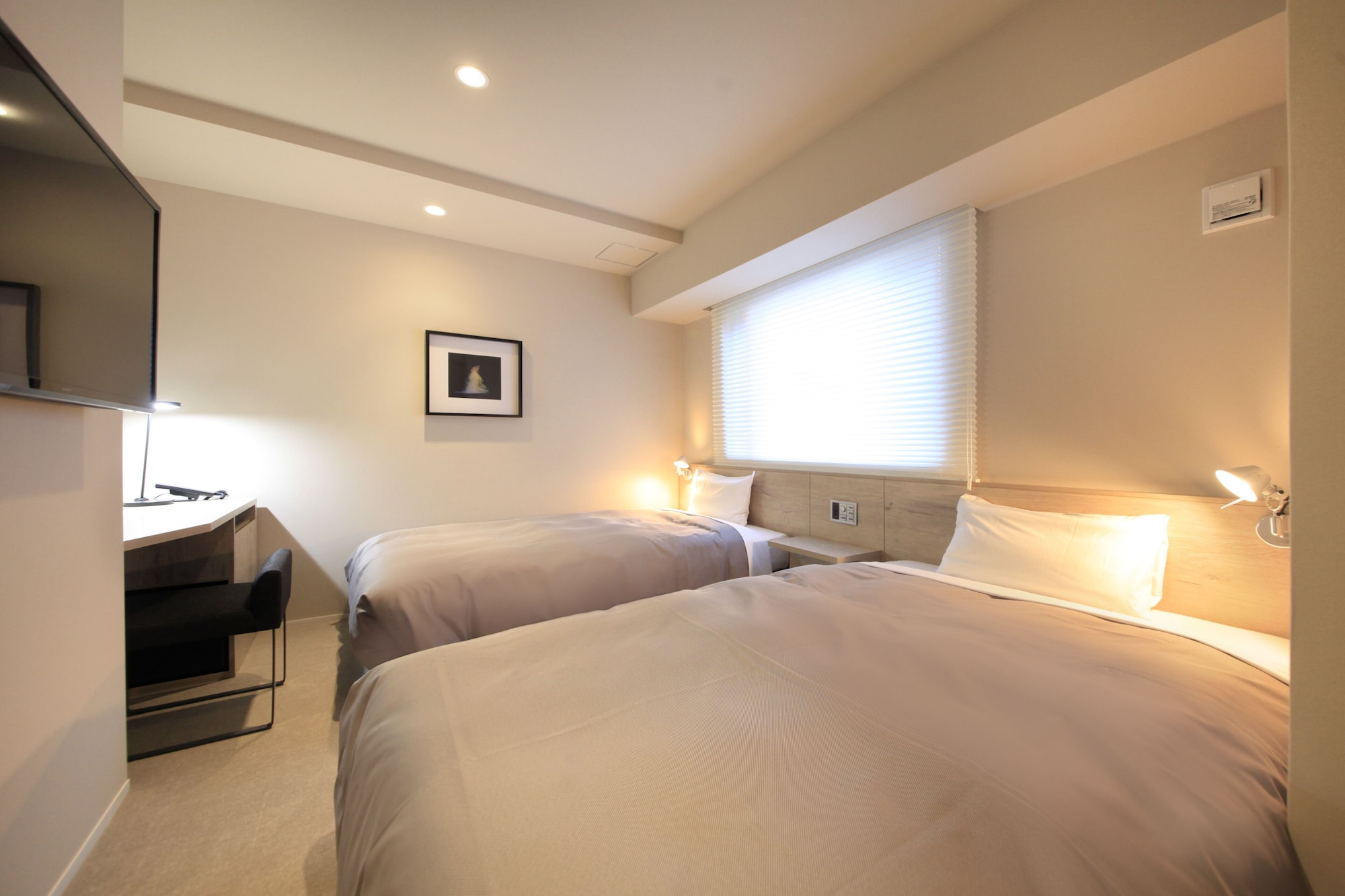 ROOM, TWIN BEDS, BATHTUB