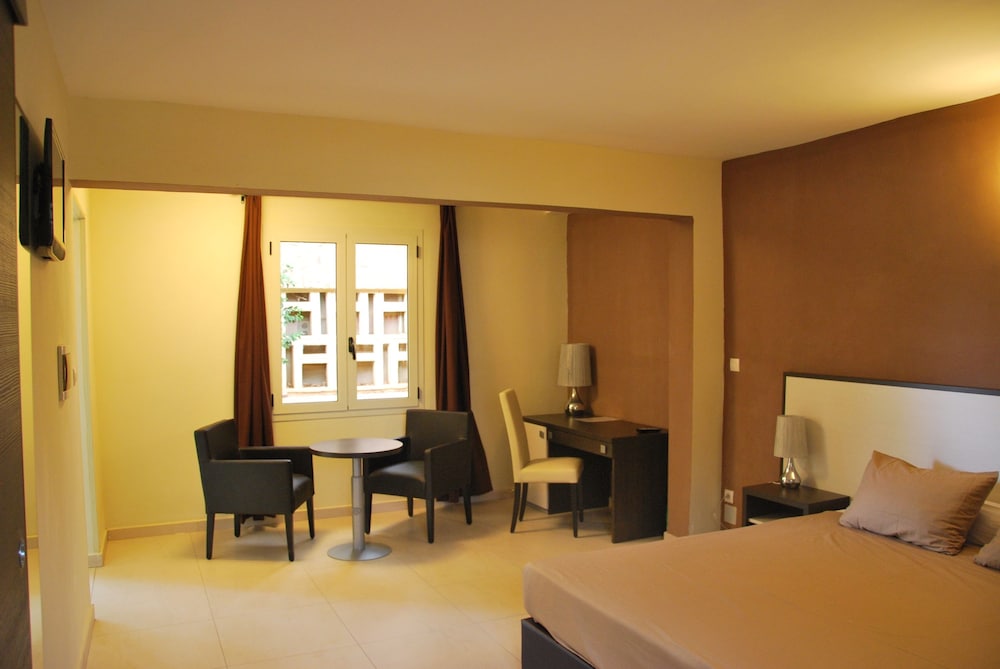 HOTEL TERMINUS 34/54