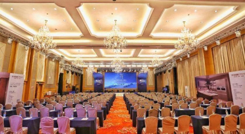 Vienna International Hotel (Foshan Flower World) 39/51