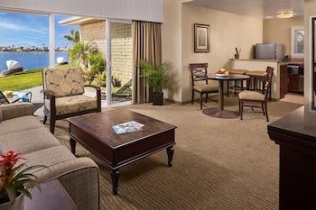 Deluxe, Suite, Queen Bed, Bay Front, Bay View, Accessible
