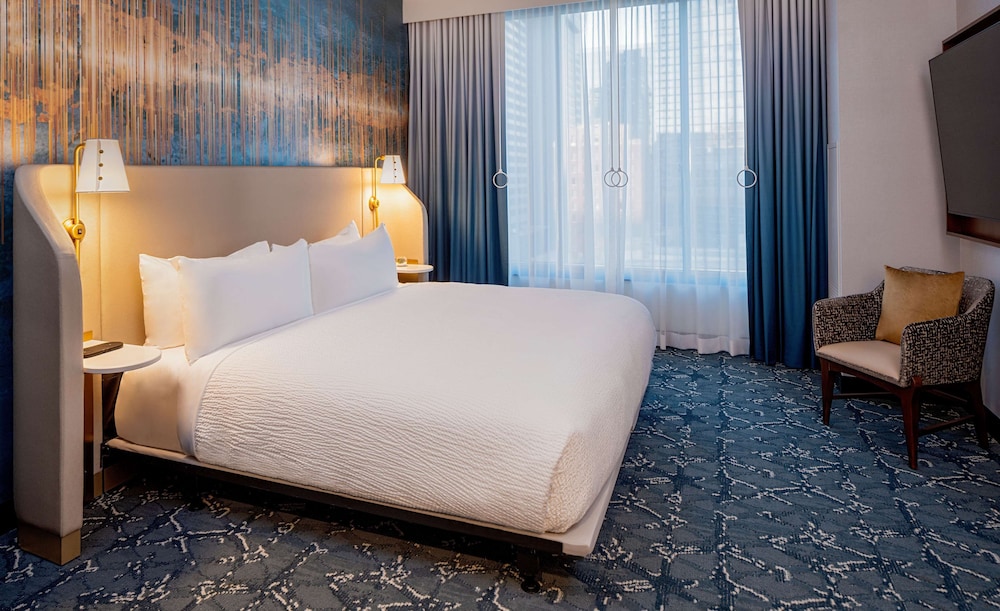 ROOM, KING BED, BATHTUB, ACCESSIBLE