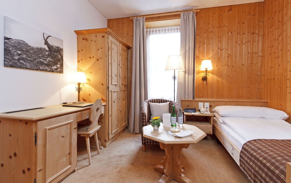 Edelweiss Swiss Quality Hotel 23/48