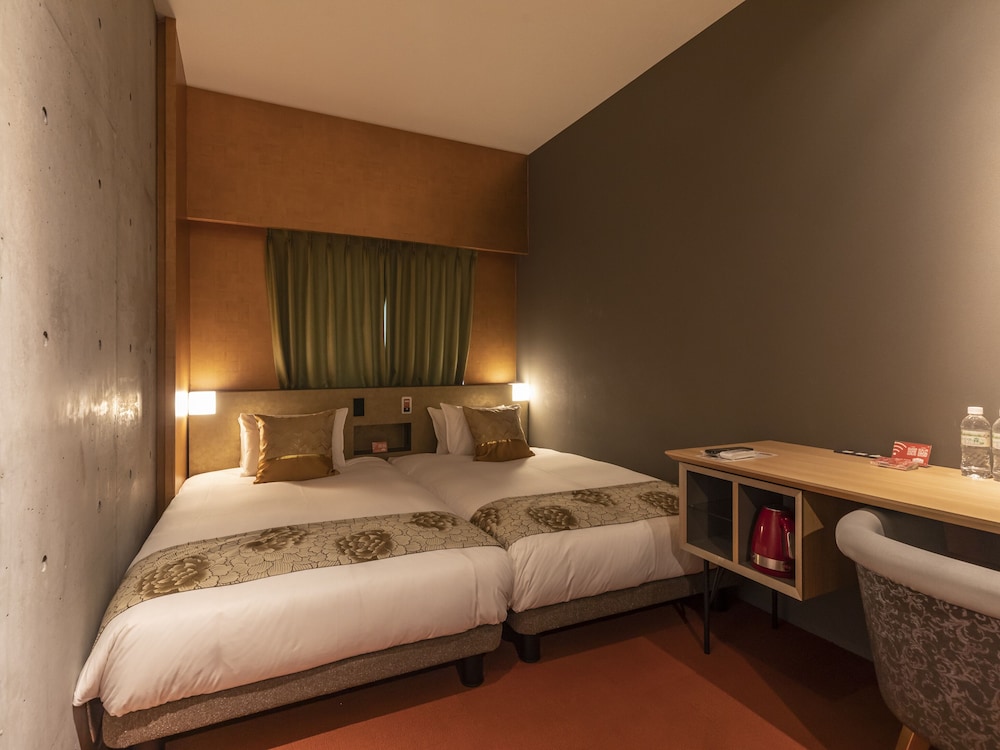 RUN OF HOUSE, TWIN BEDS