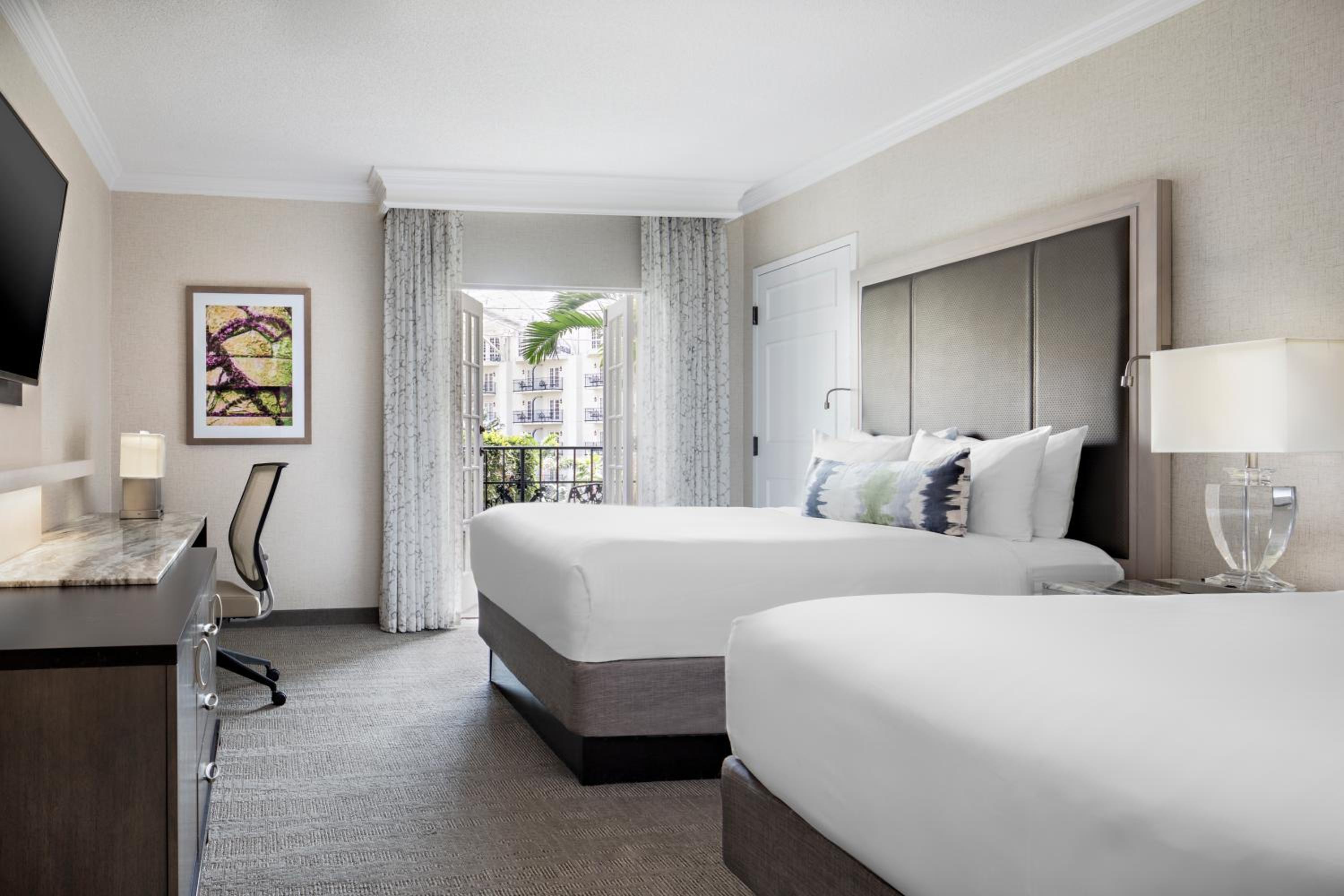 Room, 2 Queen Beds, Atrium View, Accessible