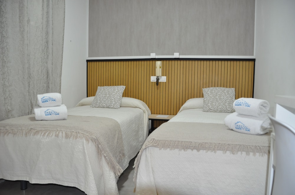 Hostal Ramón Y Cajal 19/50