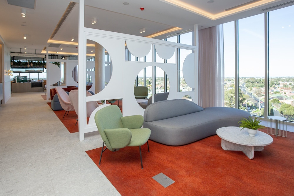 HOLIDAY INN WERRIBEE 41/75