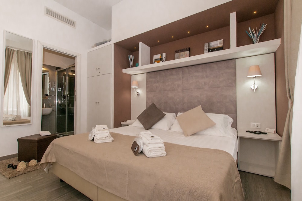 Elenoire Rooms & Suite 7/48