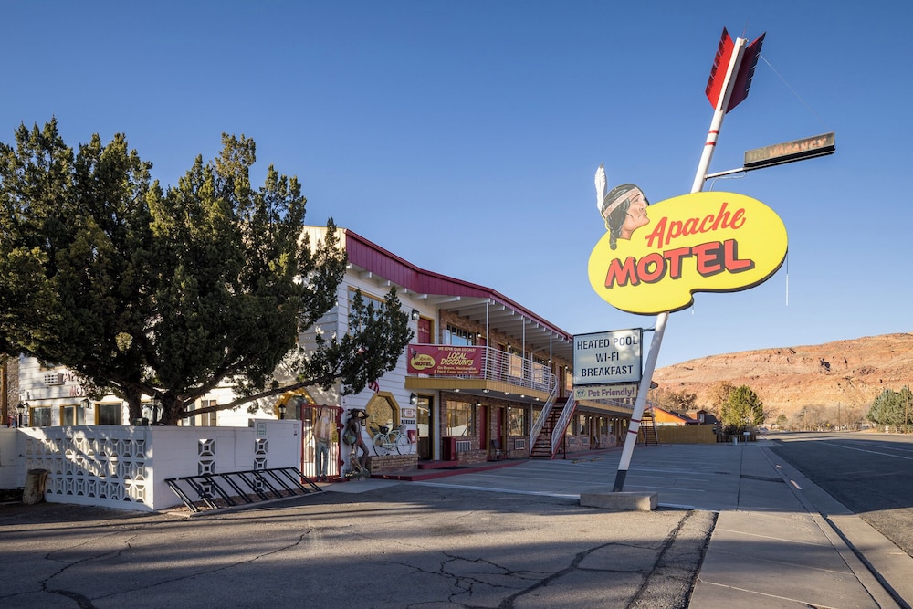 Apache Motel 38/48