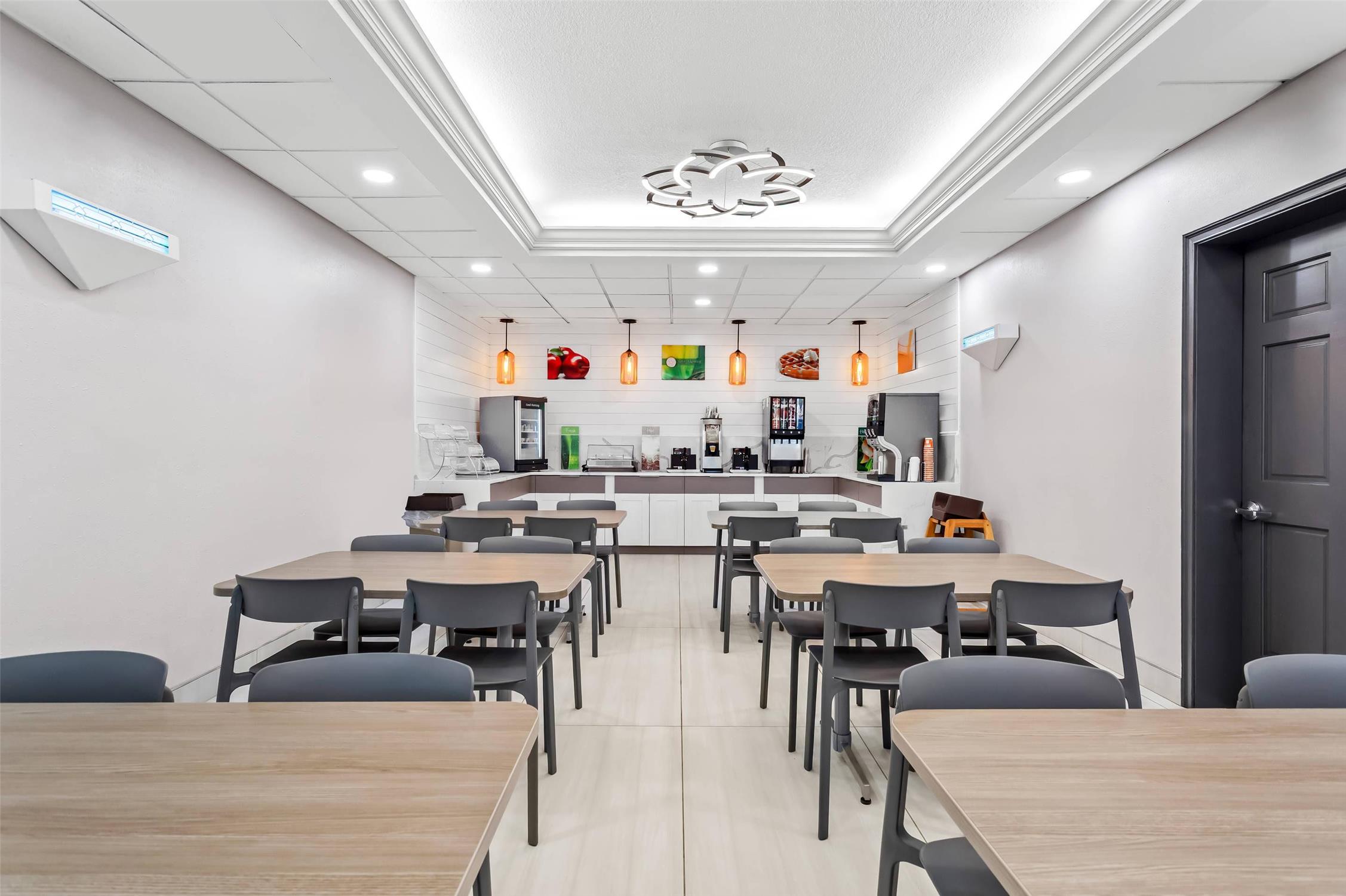 Quality Inn Tampa Airport - Cruise Port 55/69