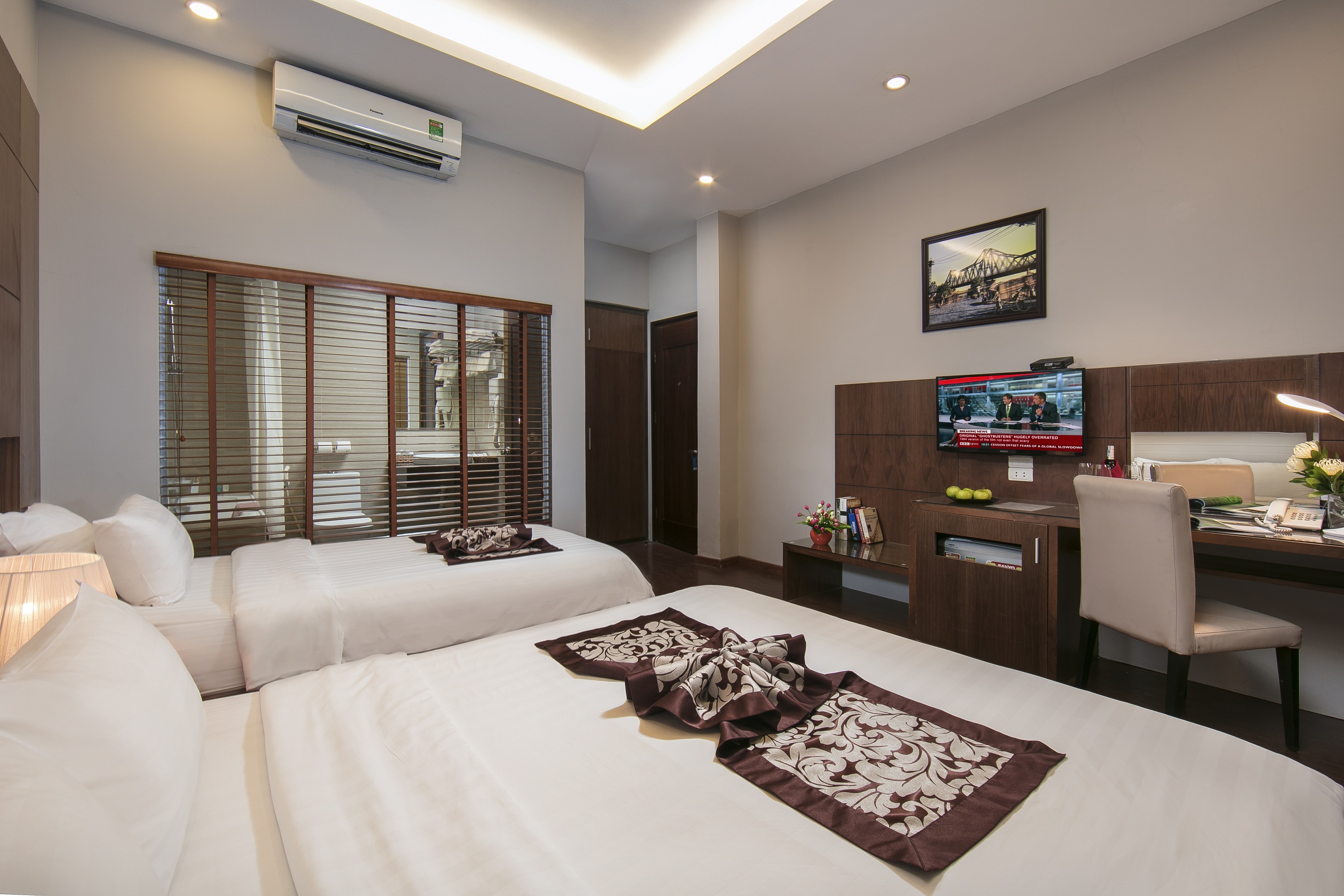 غرفة عائلية بإطلالة على المدينة، Bonne Nuit Hotel 2/2
