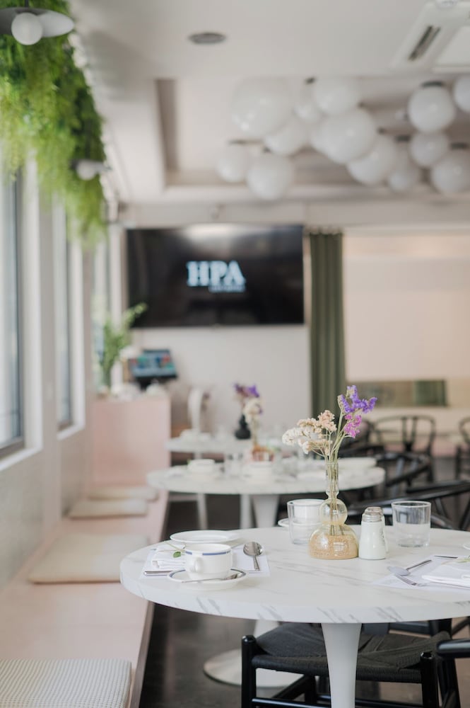 IRA Hotel 54/63