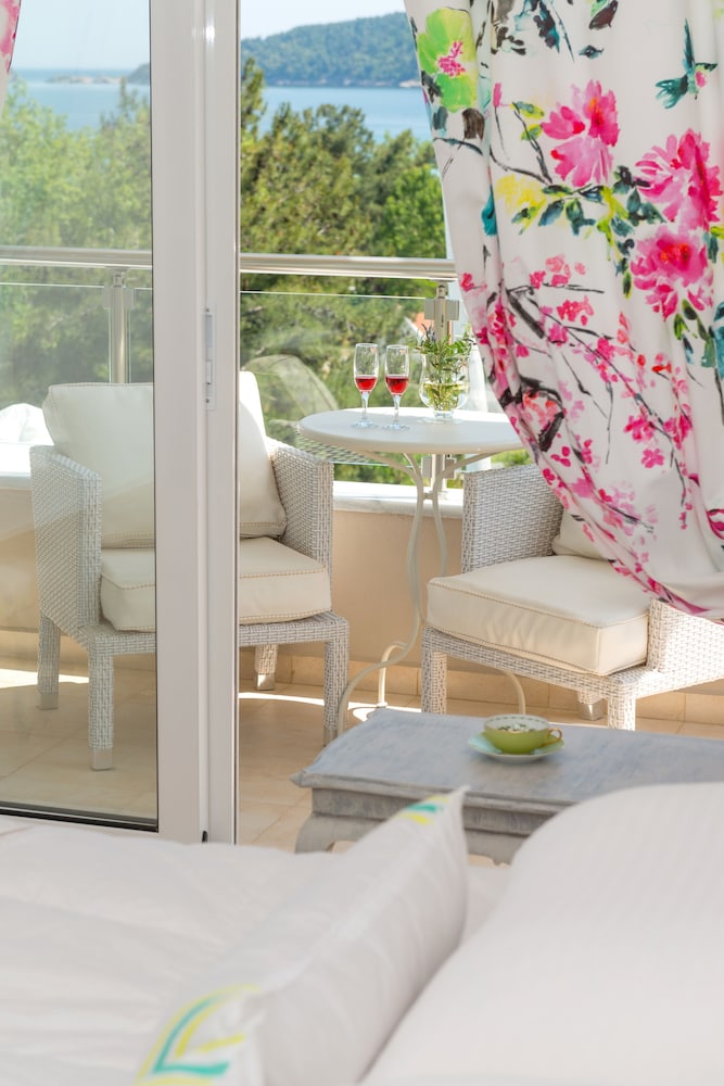 Mare Monte Boutique Hotel 35/50