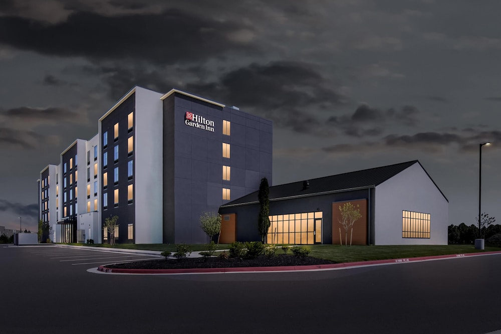 Hilton Garden Inn Kansas City Riverside 1/50