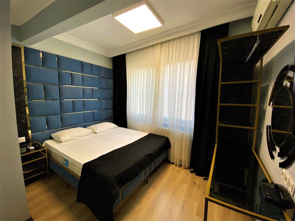 Orange Airport Hotel 25/45