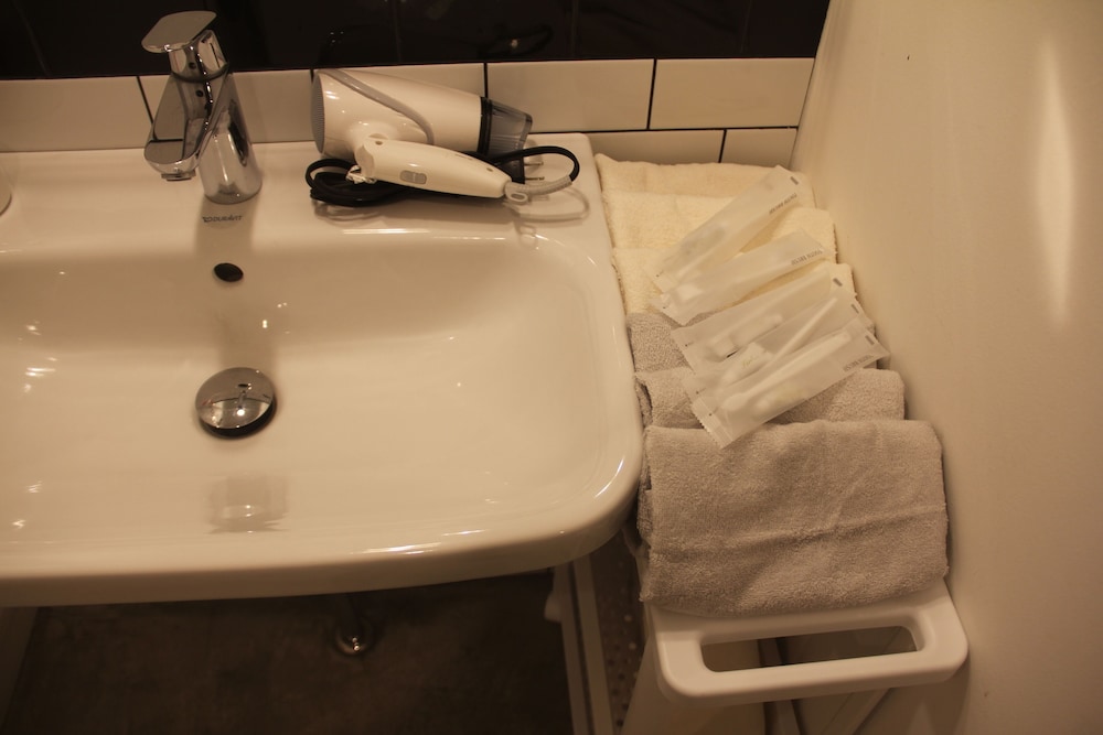 The Next Door Hostel Lower East Nine 63/84