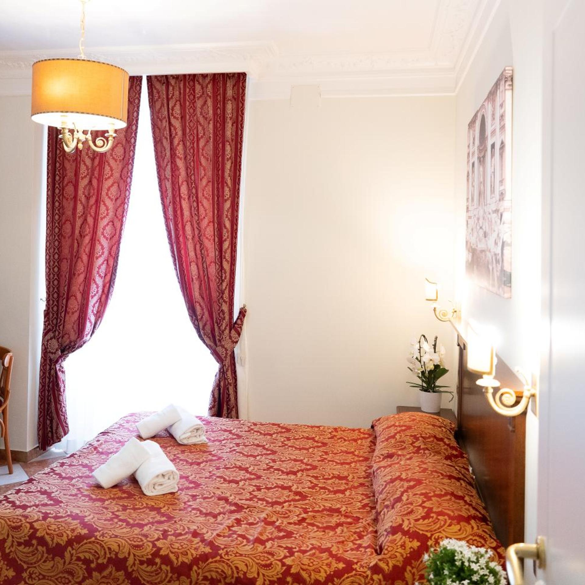 غرفة بسرير مزدوج أو سريرين منفصلين، Hotel Romantica 3/10