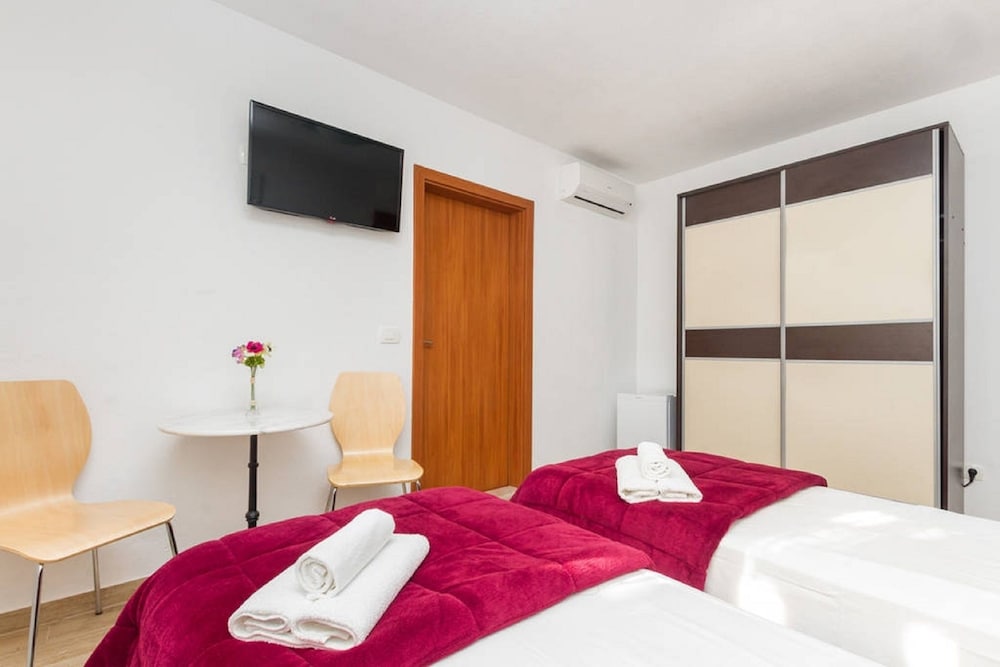 Peruzovic Rooms Apartments 23/70