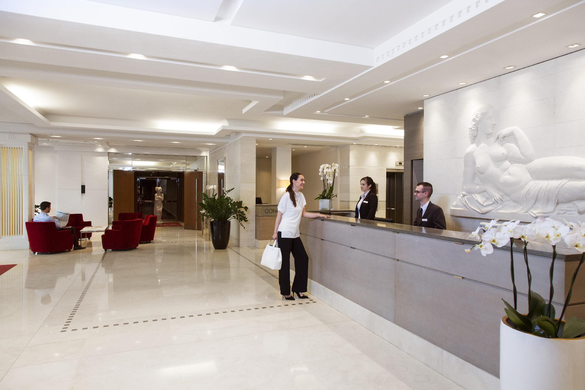 Lobby at Relais Spa Val d Europe, CHESSY