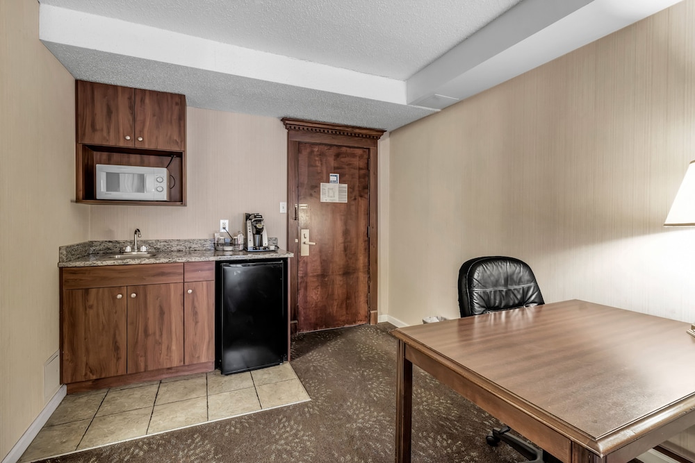 Buffalo Airport Hotel 7/61