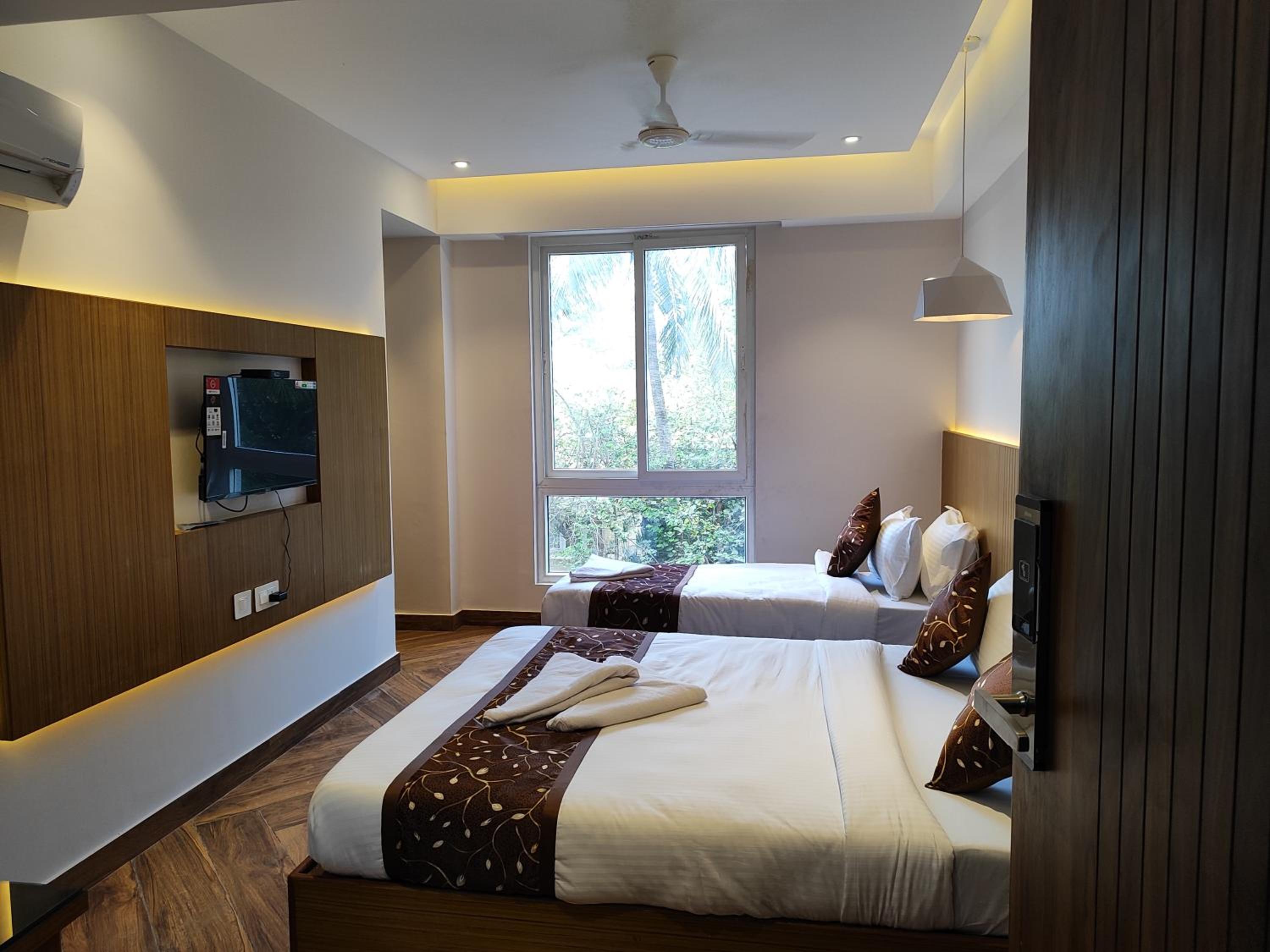 Tower, King Bed