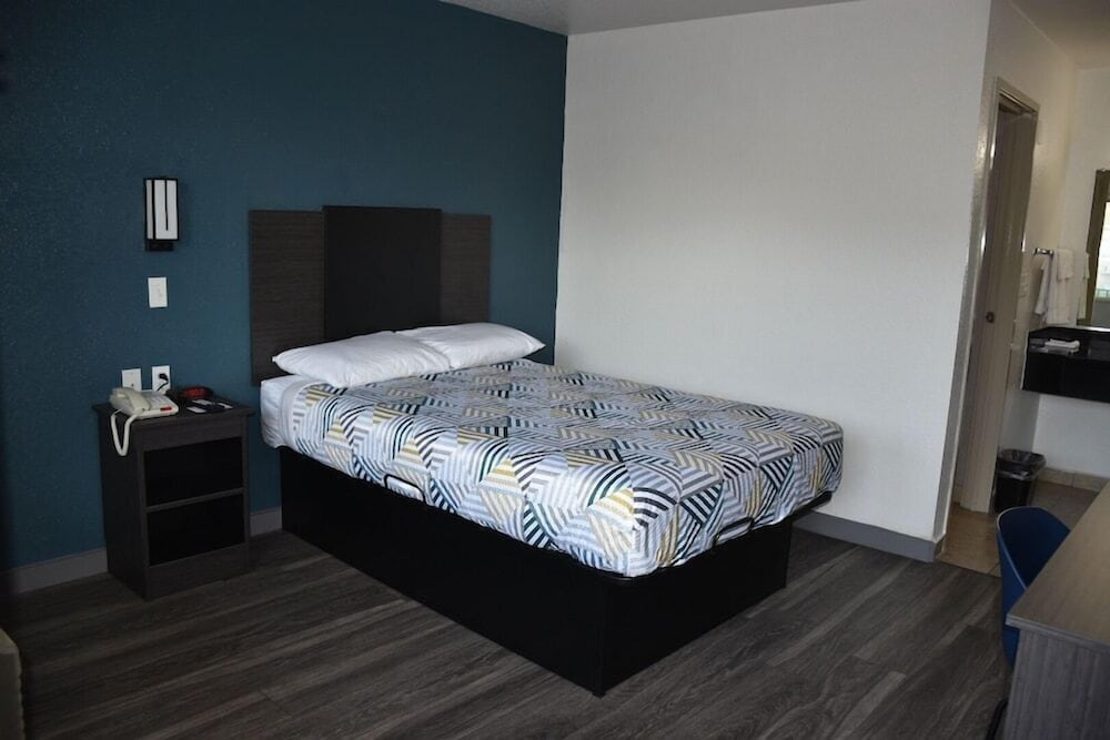 1 Full Bed Non-Smoking