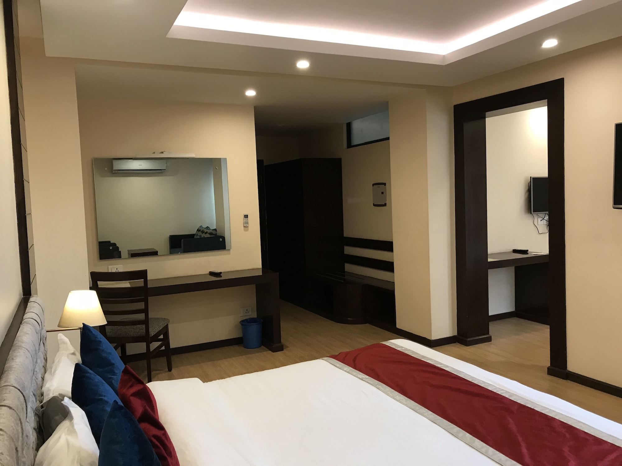 غرفة رباعية بسرير كينج وسريرين منفصلين، Kaveri Inn 3/4
