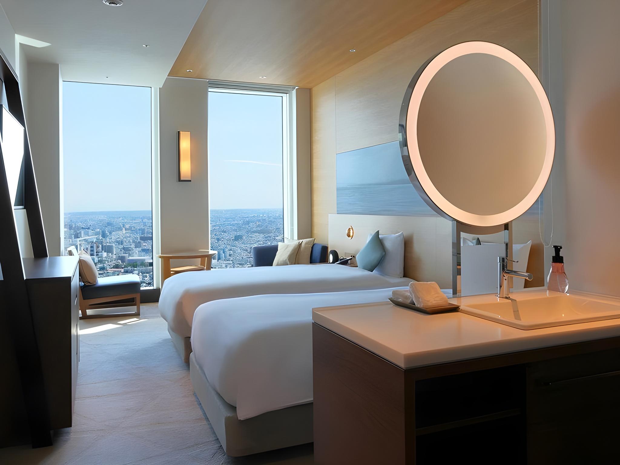 Sky, Twin Beds, Station View, Club Lounge Access