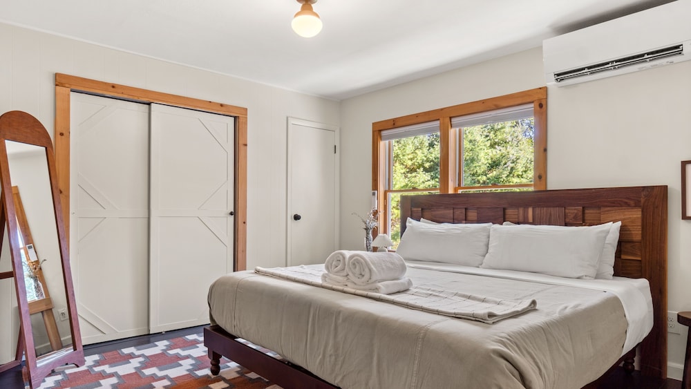Cabin, 2 King Beds, Creek Side, Sofa