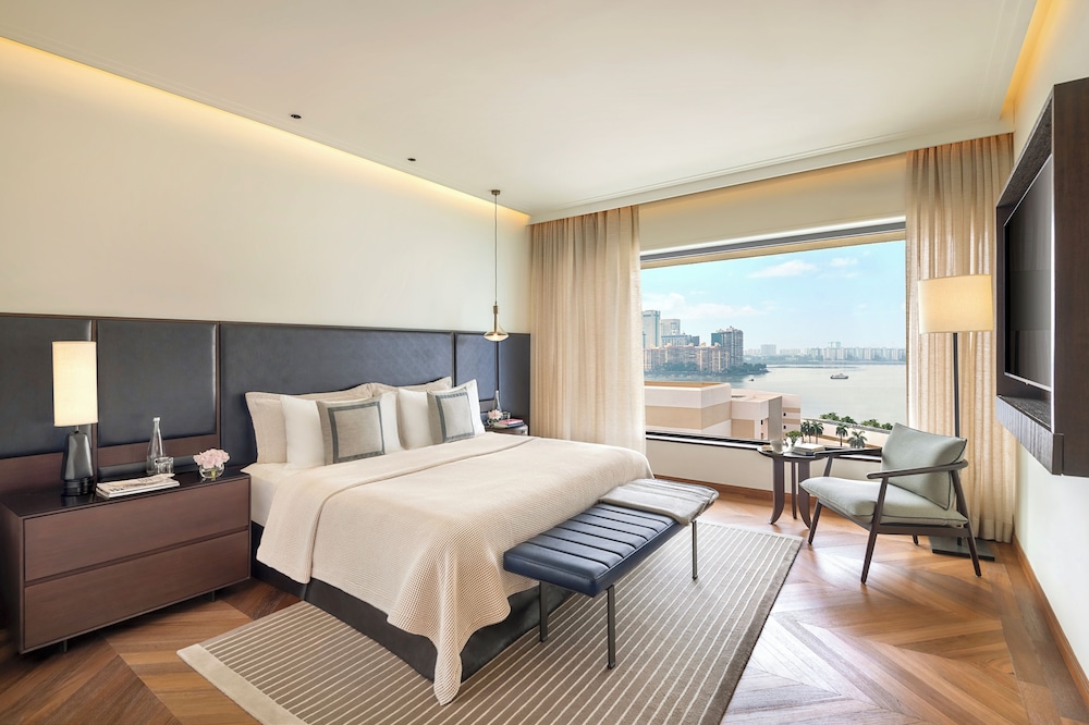 Residential, Suite, Bay View