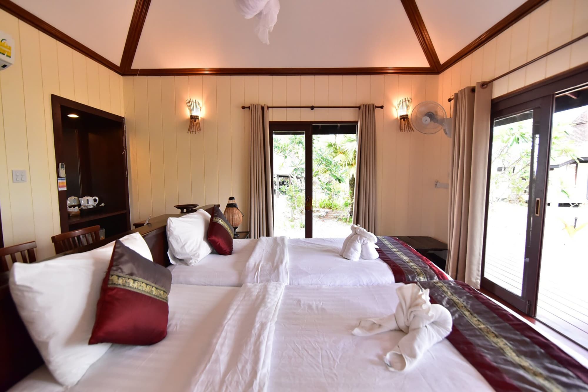 Premier, Villa, Queen Bed, Beach Front