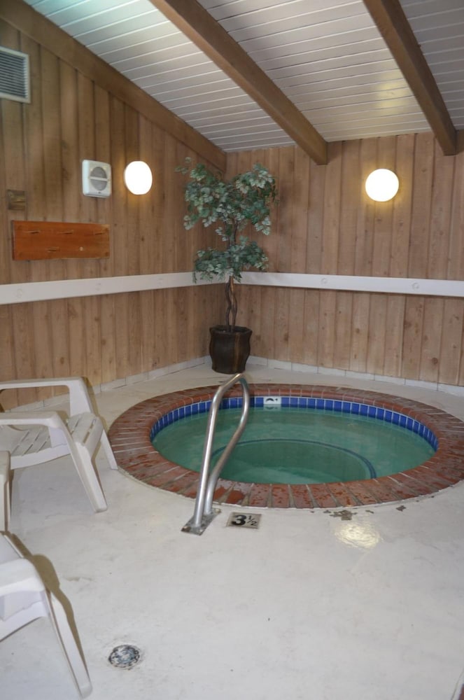 Nampa Inn & Suites 9/46