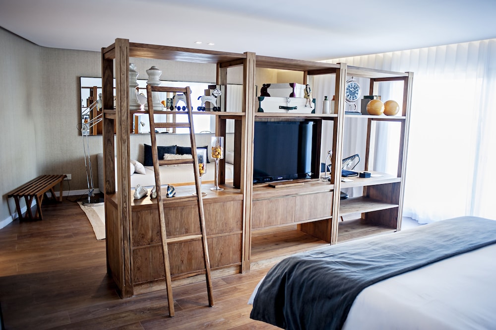 DELUXE, SUITE