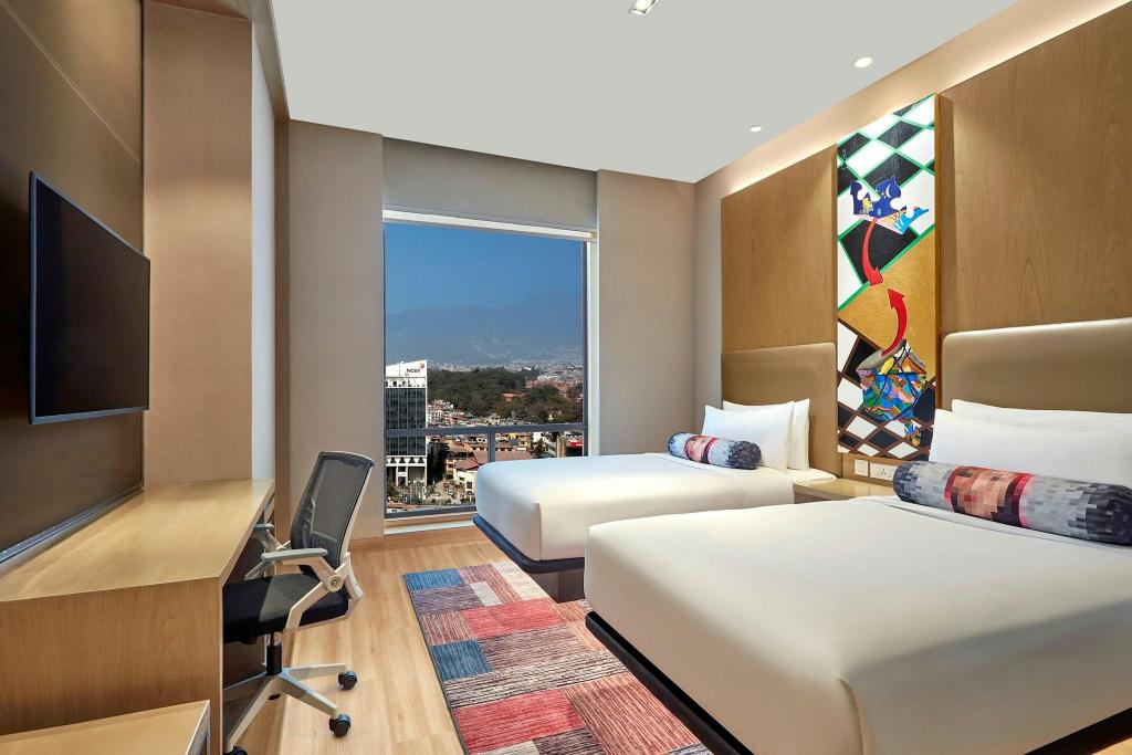 Urban, Guest Room, Twin Beds, Mountain View, Club Floor