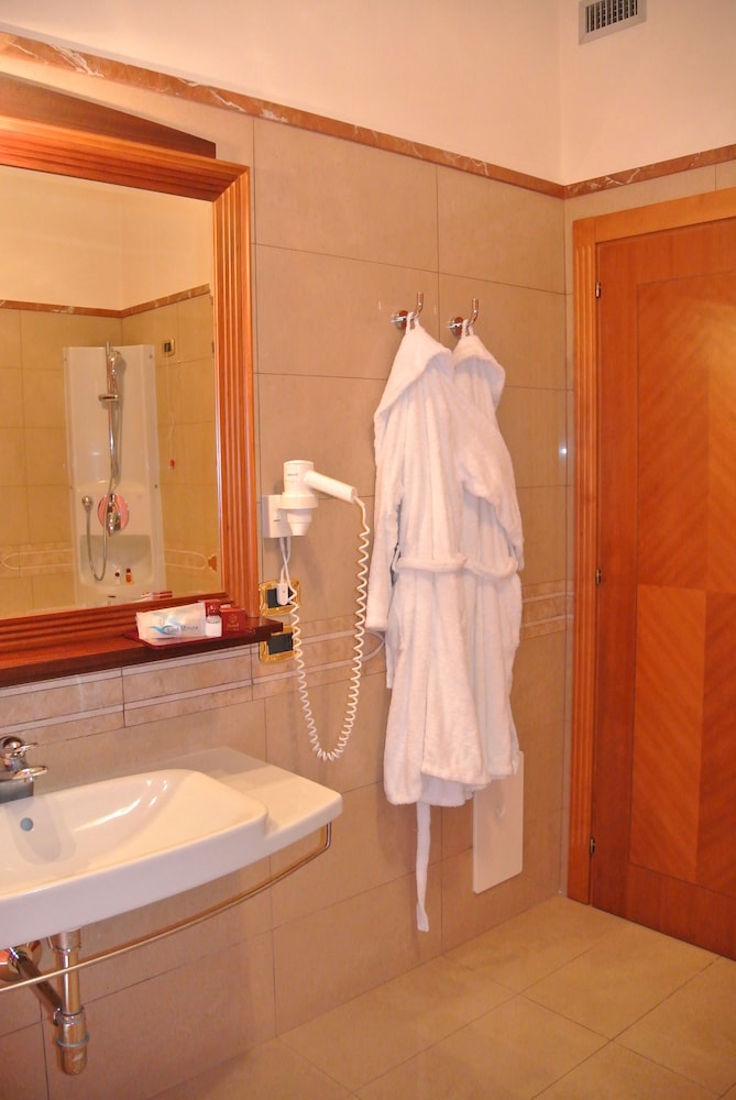 Hotel Giulia 8/74