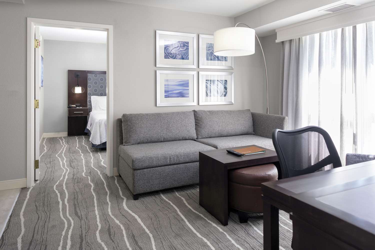2 Bedrooms, Suite, King Bed