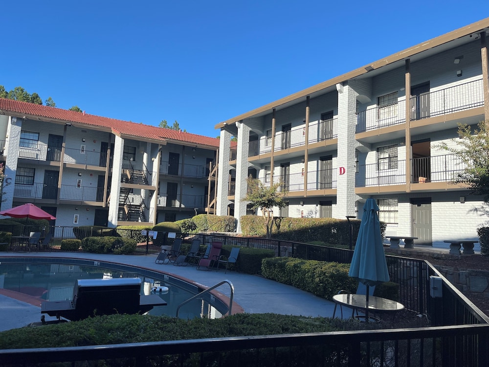 Howard Johnson Inn Peachtree/Norcross 3/21