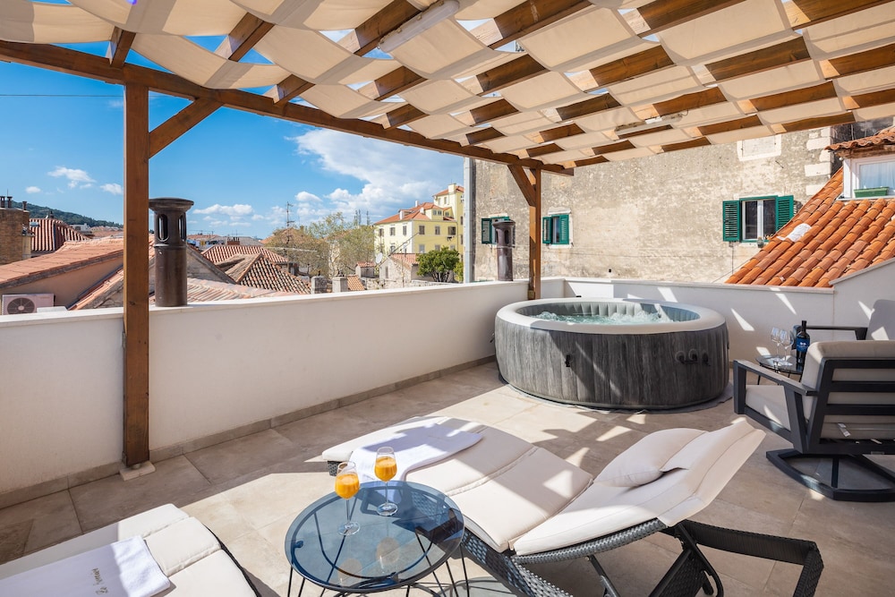Le Premier Luxury Rooms 26/43