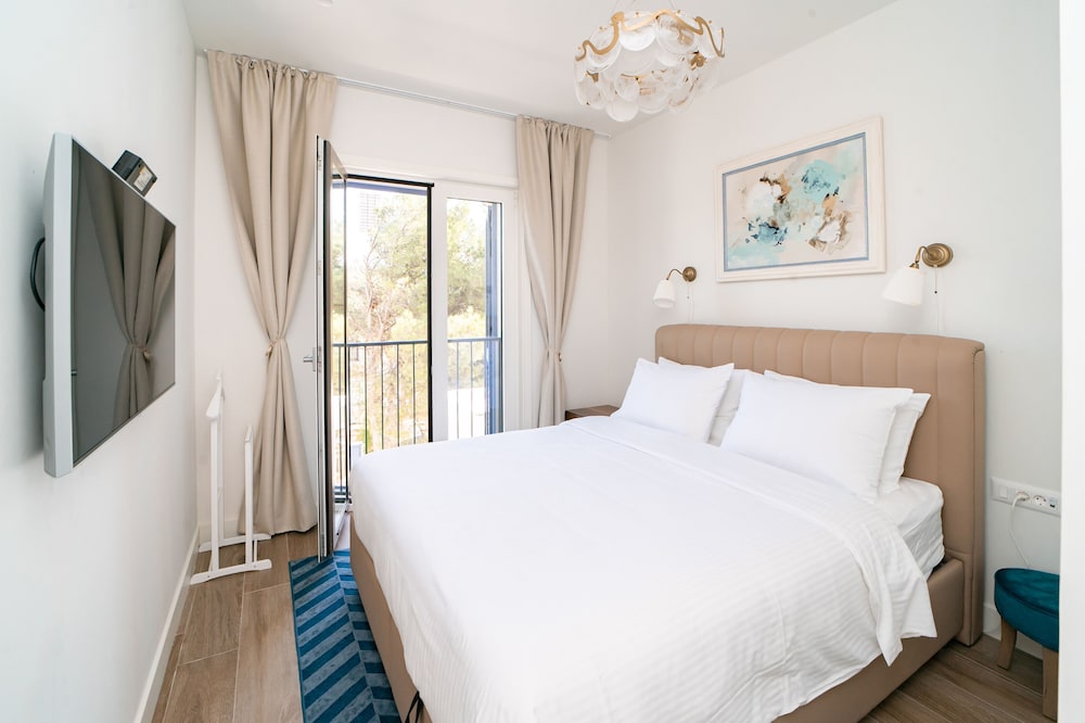 Lustica Bay Vacation Homes 14/50