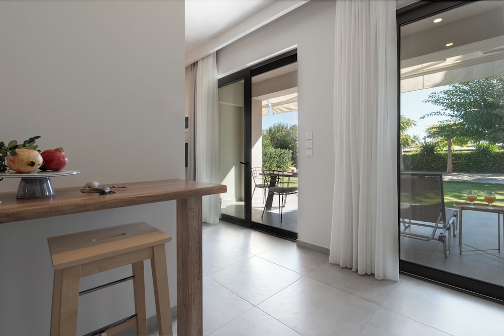 Lemonia Accommodations 7/50