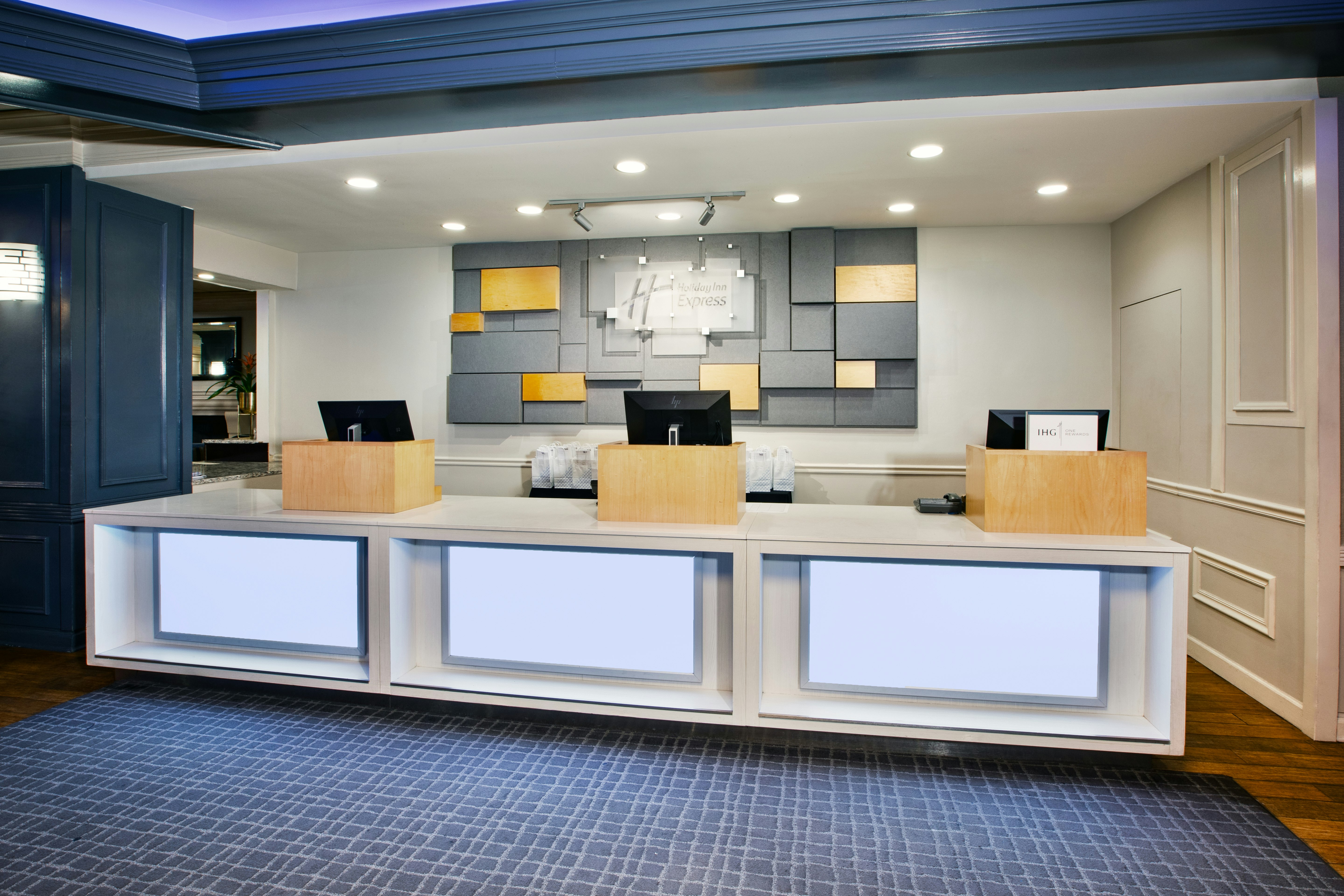 Lobby at Holiday Inn Express Nashville Downtown, NASHVILLE - TN