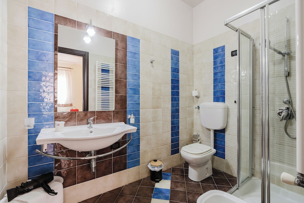 Cerri Hotel 48/49