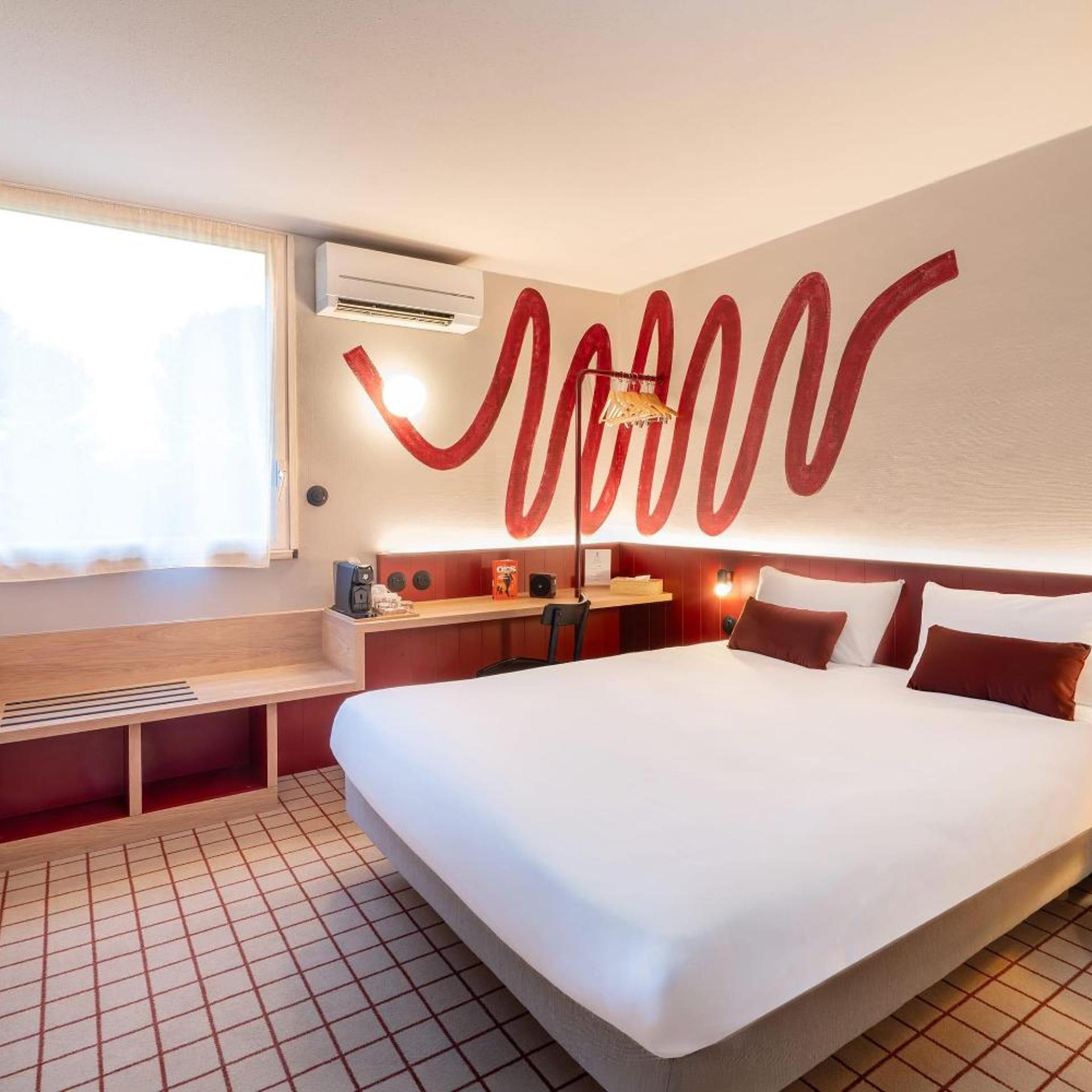 Room, Queen Bed, Accessible