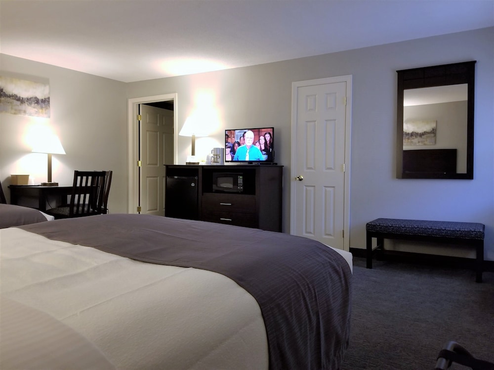 Mt Madison Inn & Suites 28/46