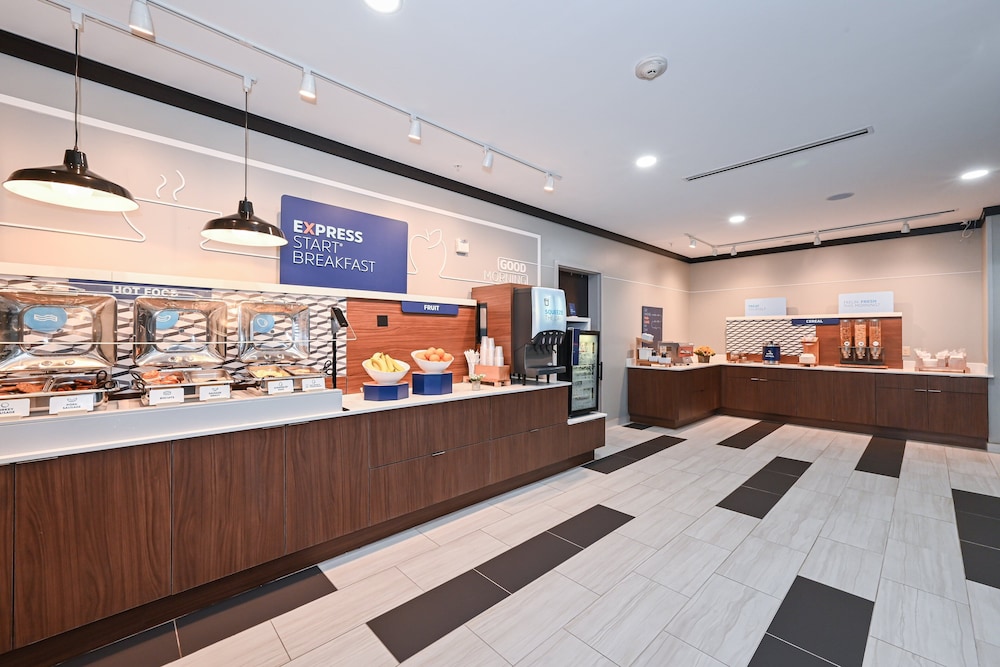 Holiday Inn Express Suites Charlotte Southeast Matthews 10/48