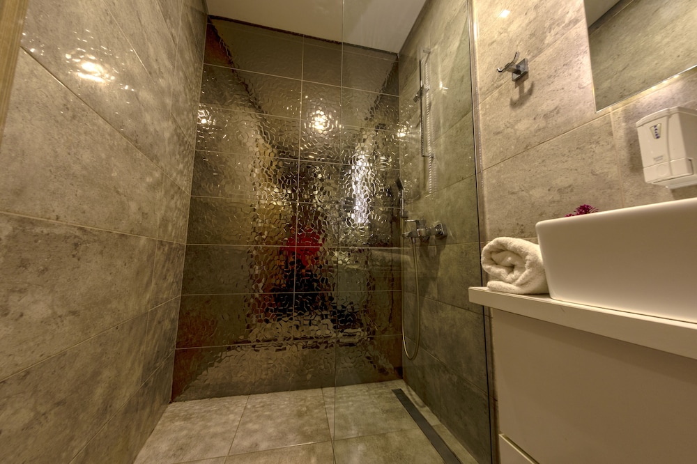 MyHouse N5 Suites 65/69